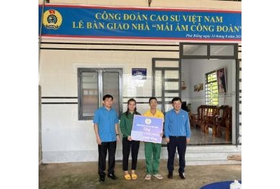 Trao nhà “Mái ấm Công đoàn” cho đoàn viên Cao su Phú Riềng